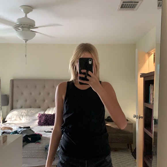 Lightweight shirt great for exercise or chilling cute back opening - Picture 4 of 5